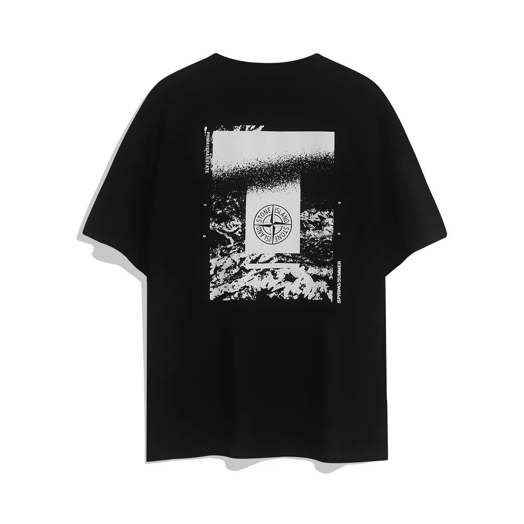 W613#P110💰 [Stone lsland/Stone Island summer new short-sleeved T-shirt with stone ruins print on the back] ⚠️[Original creation, high control of details] Made of 260g combed cotton 32-count double yarn - Simple and basic versatile style, original quality, the first choice for couples. - Made in a large factory, four needles and five threads on the shoulder, neatly routed, high quality workmanship. - Same style for men and women, very versatile, one piece for each hand, the details are clearly visible. Color: Black White Size: M L